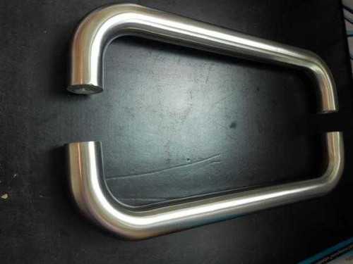 Foto produk Dia D Pull Handle In Sss Finish Bolt Thru Fixing (250X22Mm) di Arsitag